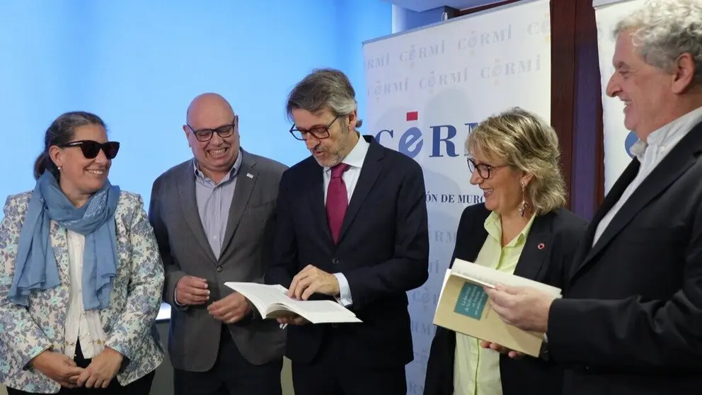 Un momento de la presentaci&oacute;n de la gu&iacute;a sobre fiscalidad para las personas con discapacidad. (CARM)