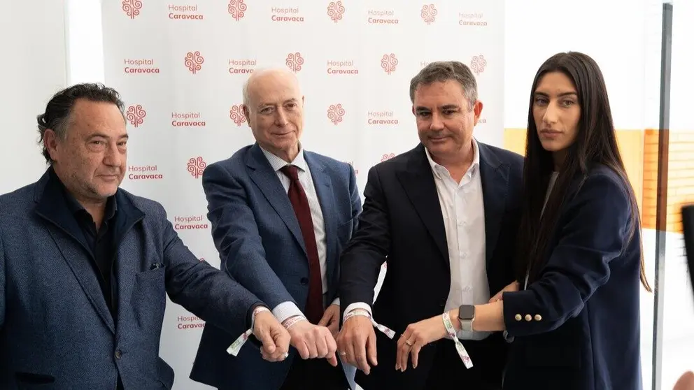 Presentaci&oacute;n de las pulseras identificativas que cubrir&aacute;n con un seguro de salud a 9.500 personas durante las fiestas de los Caballos del Vino. (Gesa Mediaci&oacute;n)