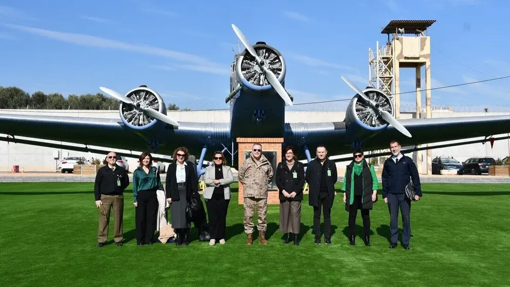 Colaboraci&oacute;n con Defensa para la incorporaci&oacute;n laboral de militares y reservistas. (CARM)