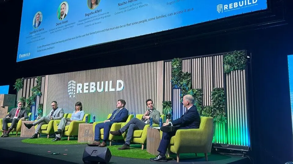 El secretario general de la consejer&iacute;a de Fomento e Infraestructuras, Jos&eacute; Francisco Lajara, durante su intervenci&oacute;n en la Feria Rebuild de Madrid. (CARM)