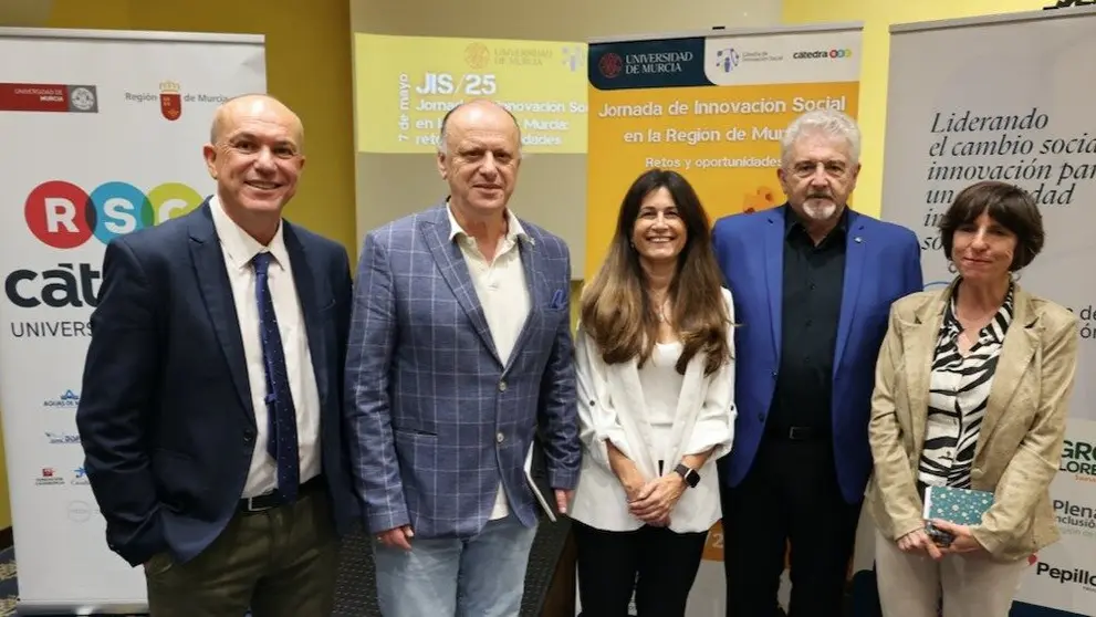 De izquierda a derecha: Longinos Marín, Juan Antonio Segura, Catalina Guerrero, Pedro Juan Martín y Olga Carrión, en la jornada. (UMU)