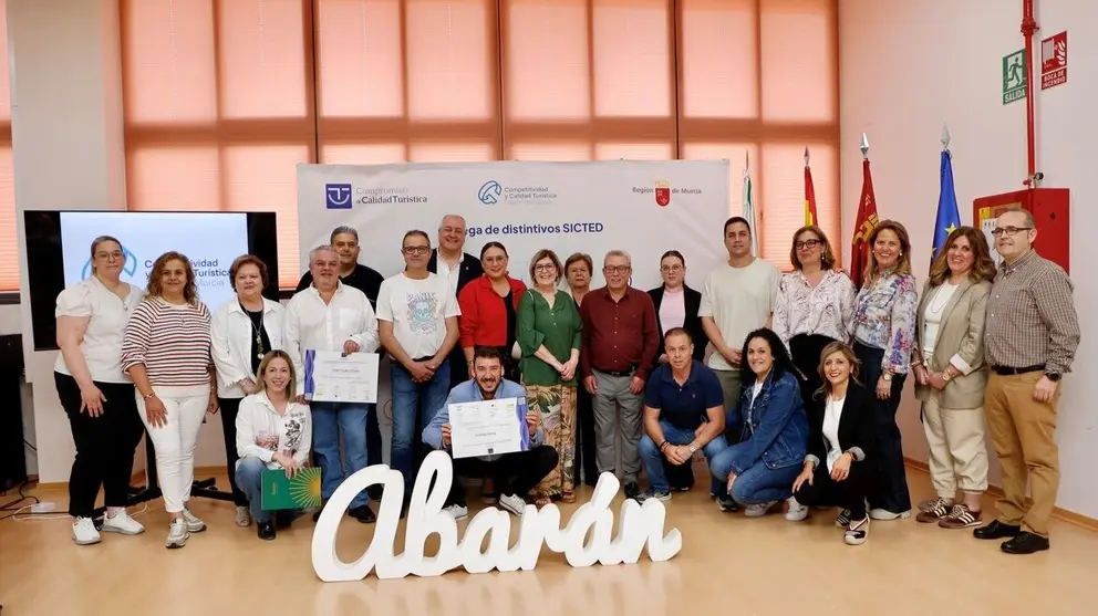 Imagen durante la entrega de las distinciones. (CARM)