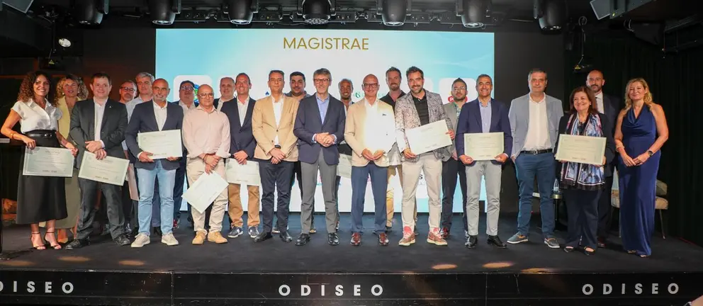 Foto de familia en la clausura. (ENAE)