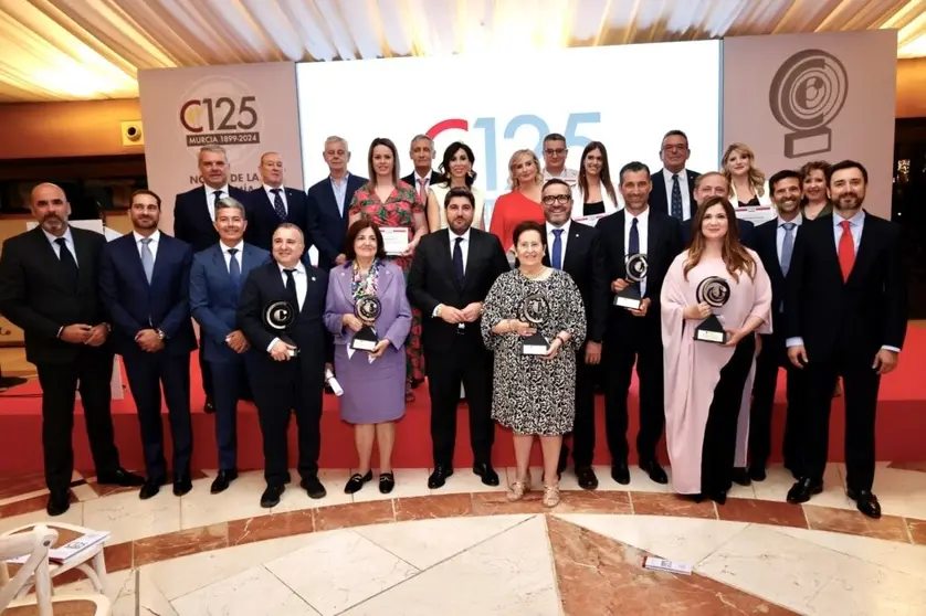 Foto de familia de los premios C&aacute;mara de Comercio de Murcia de la pasada edici&oacute;n.