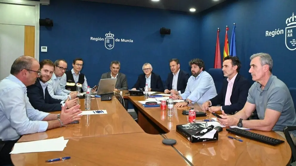 Reuni&oacute;n del gabinete crisis convocado ante el apag&oacute;n el&eacute;ctrico acontecido el pasado 28 de abril. (CARM)