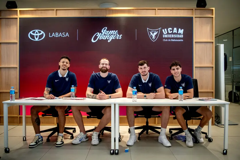 El UCAM Murcia CB conecta con sus aficionados en un evento exclusivo de (Toyota Labasa)