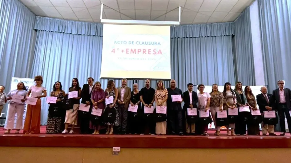 Imagen durante la entrega de diplomas. (CARM)