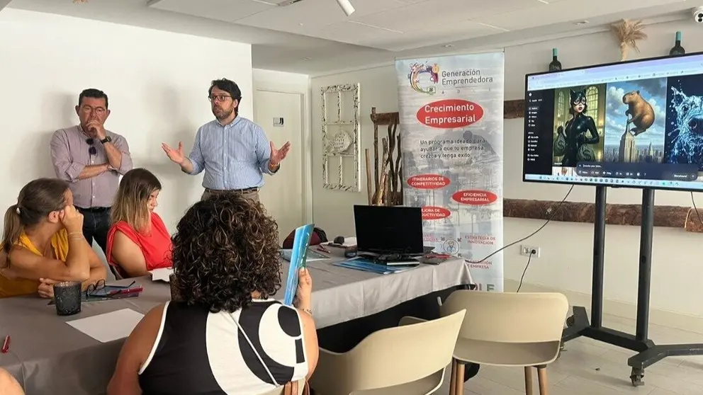 &Aacute;lvaro Vald&eacute;s, presidente de la ADLE, clausurando el programa. (Ayuntamiento de Cartagena)