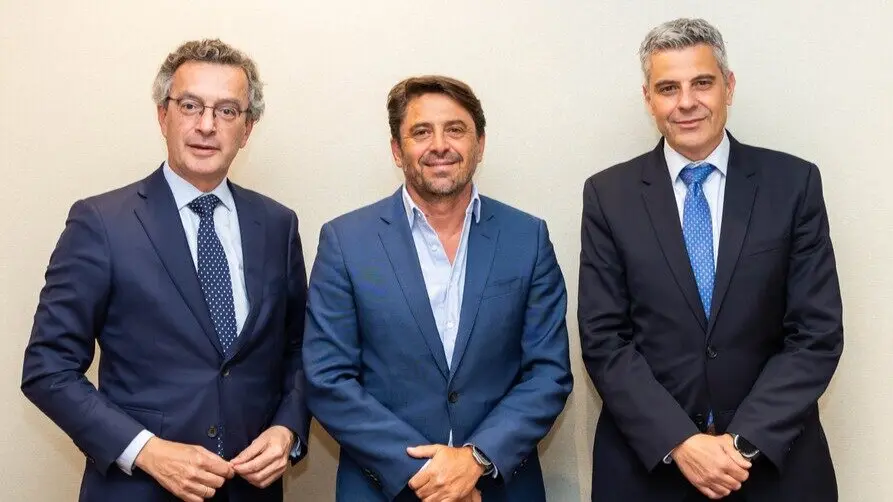 David Rico, director de CaixaBank Hotels & Tourism, Jorge Marichal, presidente de CEHAT y Marc Benhamou, director de CaixaBank Empresas. (CaixaBank)