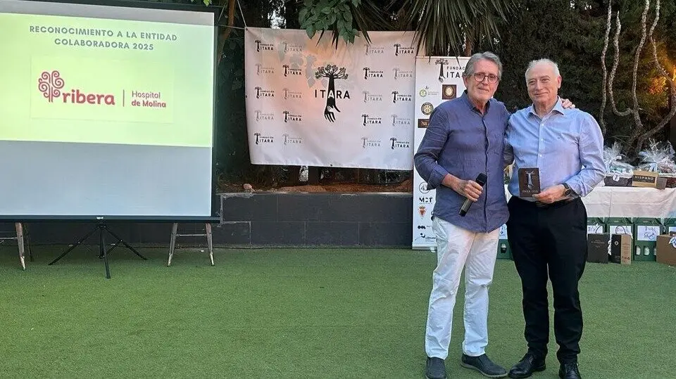 Imagen durante la entrega del reconocimiento. (Grupo Ribera Salud)