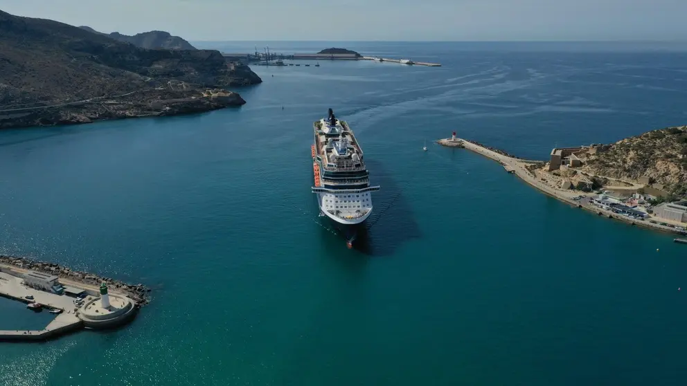 Imagen de un crucero entrando en el Puerto de Cartagena. (Puerto de Cartagena)