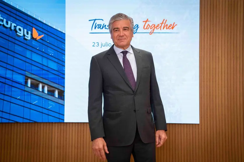 Francisco Reyn&eacute;s, durante la presentaci&oacute;n de los resultados.