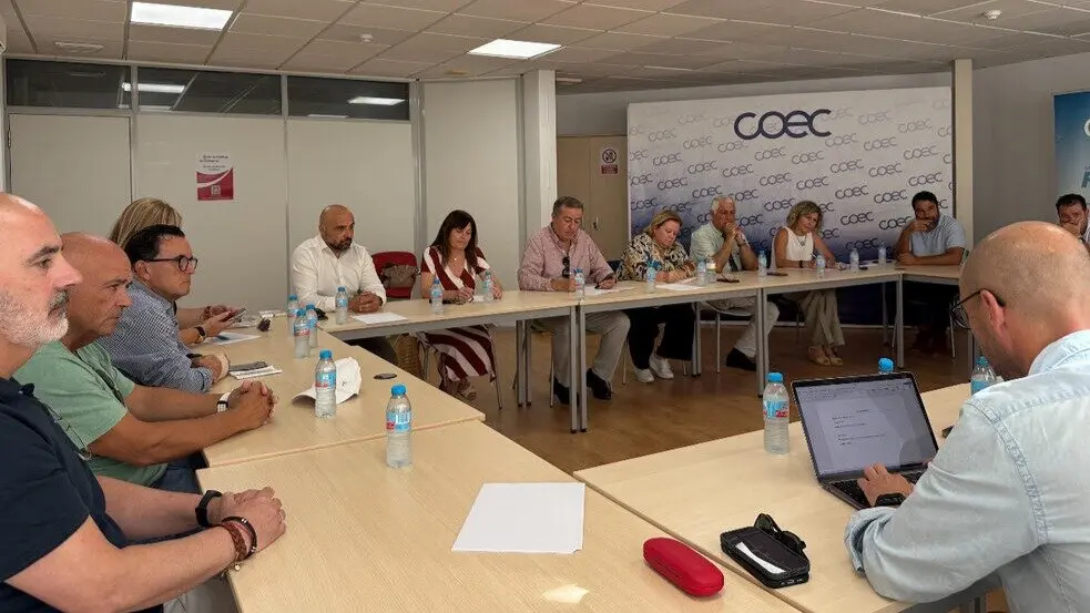 Un momento de la reuni&oacute;n de la Comisi&oacute;n de Turismo y Mar Menor. (COEC)