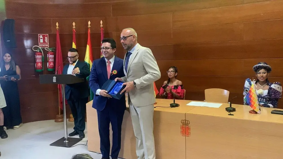 Imagen durante la entrega del reconocimiento en el ayuntamiento de Murcia. (Fidedigno)
