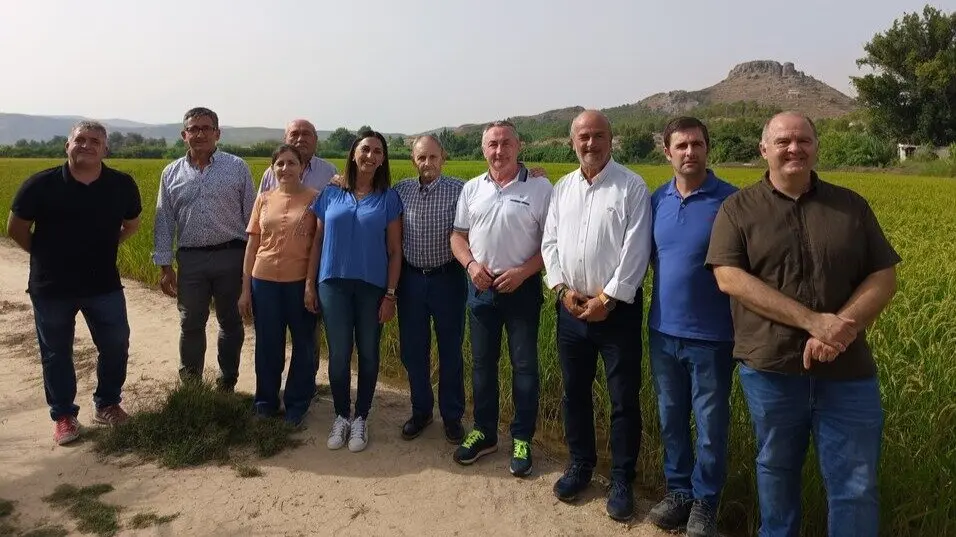 Imagen de la consejera Sara Rubira en su visita a un coto arrocero. (CARM)