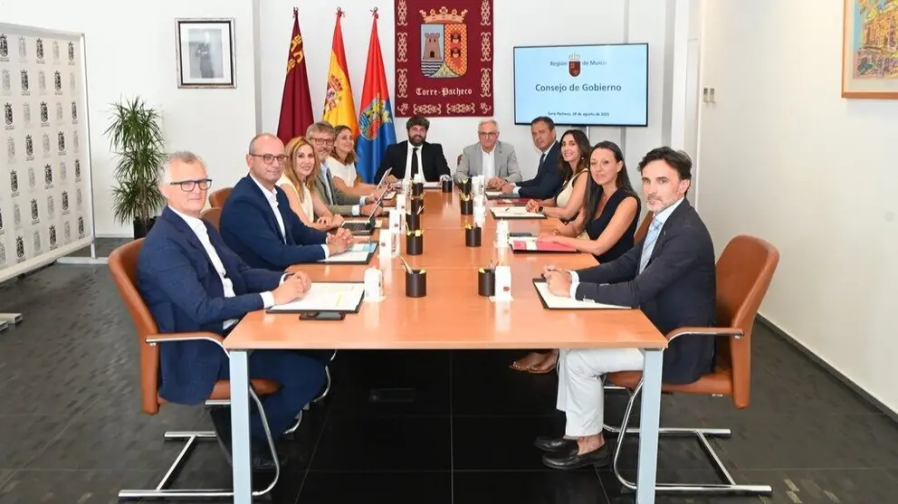 Reuni&oacute;n del Consejo de Gobierno en el ayuntamiento de Torre Pacheco. (CARM)