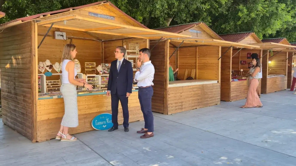 Imagen durante la presentaci&oacute;n del mercadillo. (Ayuntamiento de Murcia)