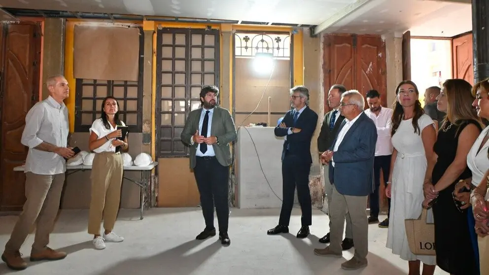 El presidente de la Comunidad, Fernando L&oacute;pez Miras, y el alcalde de Lorca, Fulgencio Gil, visitan las obras de rehabilitaci&oacute;n de la C&aacute;mara Agraria de Lorca, futura sede del Gobierno regional en la localidad. (CARM)