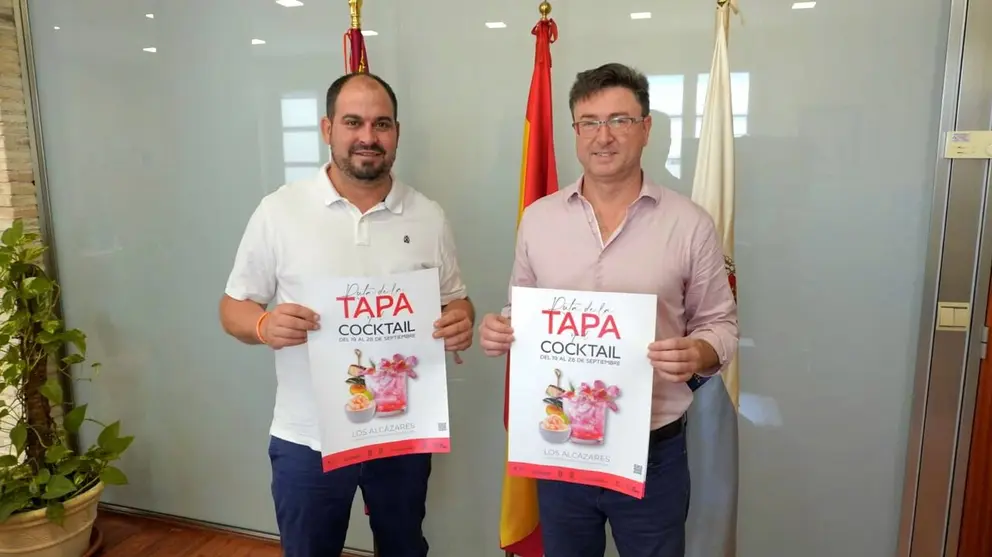 Imagen de la presentaci&oacute;n de la ruta. (Ayuntamiento de Los Alc&aacute;zares)
