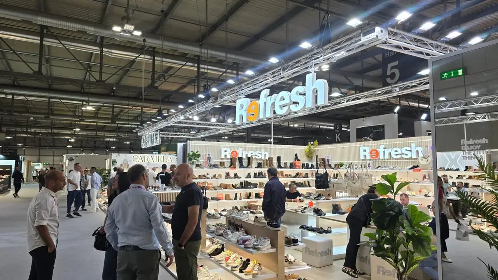 Stand de una de las marcas regionales de calzado expositoras. (CARM)