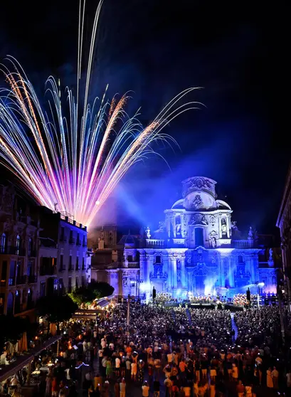 La Plaza Belluga se rinde al espect&aacute;culo &lsquo;Murcia 1200&rsquo;, una celebraci&oacute;n hist&oacute;rica con miles de asistentes