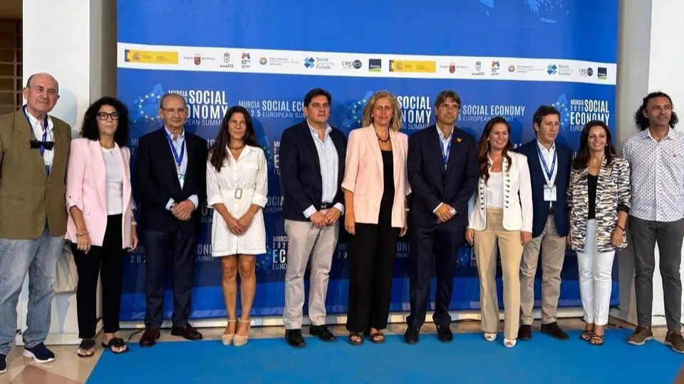 Foto de familia en la Jornada Nacional del D&iacute;a de las Empresas de Inserci&oacute;n. (Ayuntamiento de Murcia)