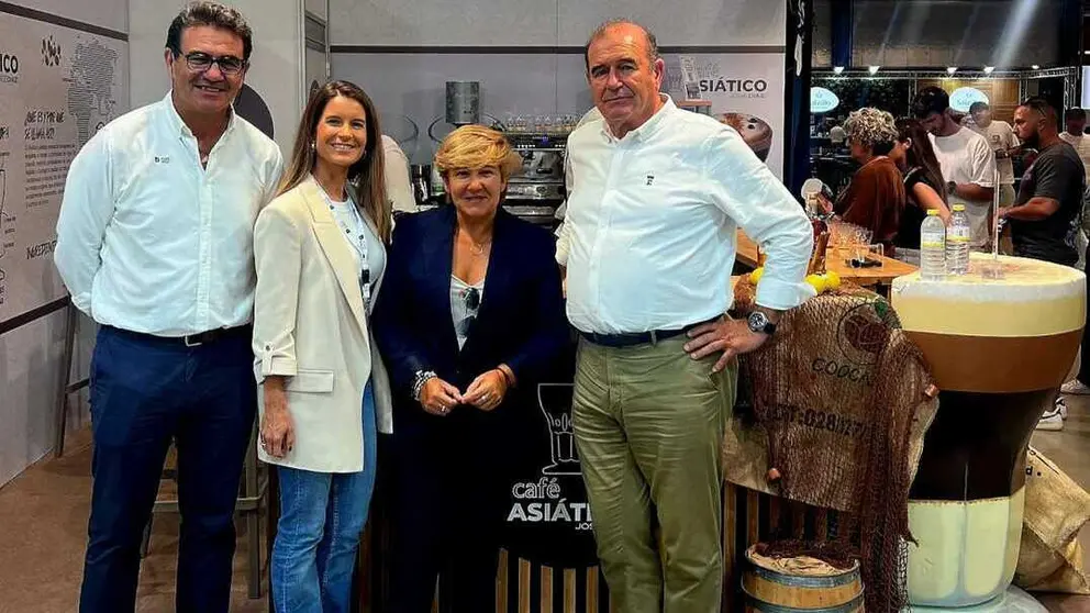 Visita de Bel&eacute;n Romero a la feria. (Ayuntamiento de Cartagena)
