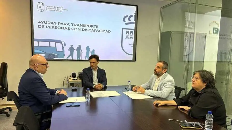 Reuni&oacute;n con representantes de CERMI. (CARM)