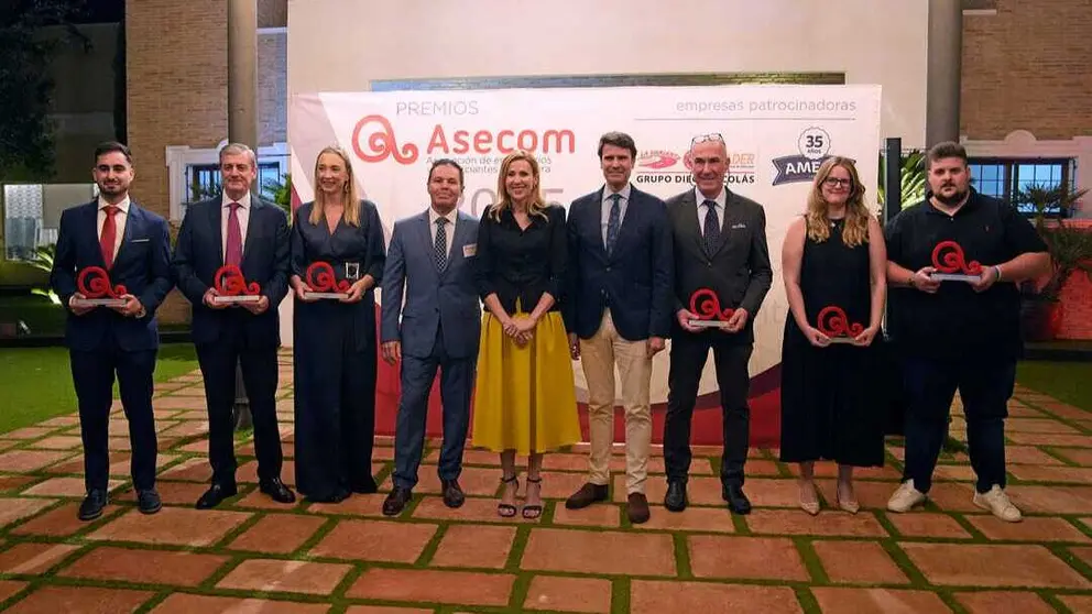 Imagen de los premiados en la gala 2025 de Asecom. (Asecom)