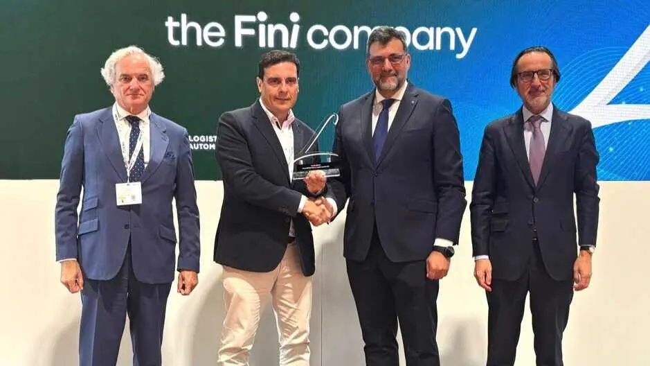 Imagen durante la entrega del reconocimiento. (Fini Golosinas)