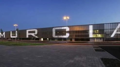 Vista nocturna del Aeropuerto de Corvera. (CARM)