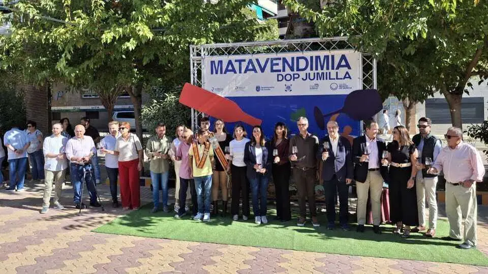 Imagen de la consejera Sara Rubira en la inauguraci&oacute;n de feria Matavendimia de Jumilla. (CARM)