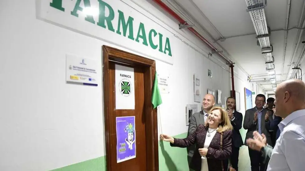 Inauguraci&oacute;n del aula de farmacia simulada de Hefame en el IES Lorenzo Herv&aacute;s y Panduro de Cuenca. (Hefame)