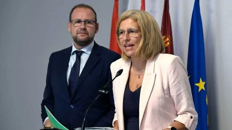 Mercedes Bernab&eacute; junto a Jos&eacute; Guill&eacute;n. (Ayuntamiento de Murcia)