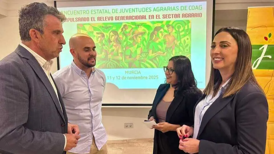 Imagen de la consejera en la jornada en el encuentro estatal de juventudes agrarias de COAG. (CARM)
