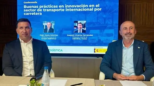 Imagen de Joaqu&iacute;n Vicente, CEO de Orvipal (izquierda), junto a Juan Jes&uacute;s S&aacute;nchez Serrano, director general del Grupo Disfrimur, durante su participaci&oacute;n en la jornada. (Astic)