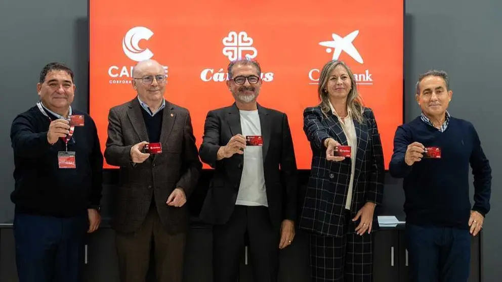 Firma del convenio entre Caliche, Caixabank y C&aacute;ritas Di&oacute;cesis de Cartagena. (Portavoz)