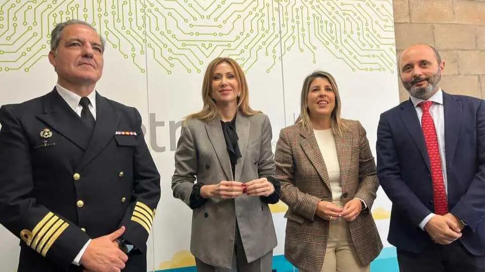 La consejera de Empresa, Empleo y Econom&iacute;a Social, Marisa L&oacute;pez Arag&oacute;n, junto con el capit&aacute;n de nav&iacute;o, Juan Manuel Torrijos, la alcaldesa de Cartagena, Noelia Arroyo, y el director general del Info, Joaqu&iacute;n G&oacute;mez, durante la presentaci&oacute;n. (CARM)