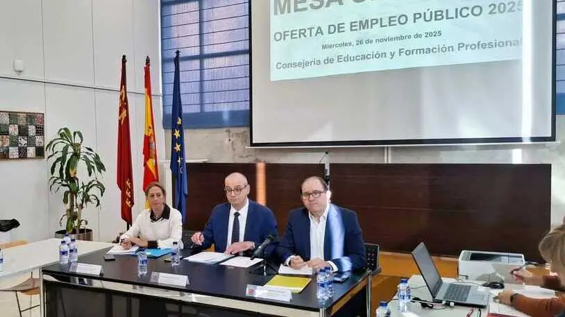 El consejero de Educaci&oacute;n y Formaci&oacute;n Profesional, V&iacute;ctor Mar&iacute;n, preside la sesi&oacute;n ordinaria de la Mesa Sectorial de Educaci&oacute;n.&nbsp;(CARM)