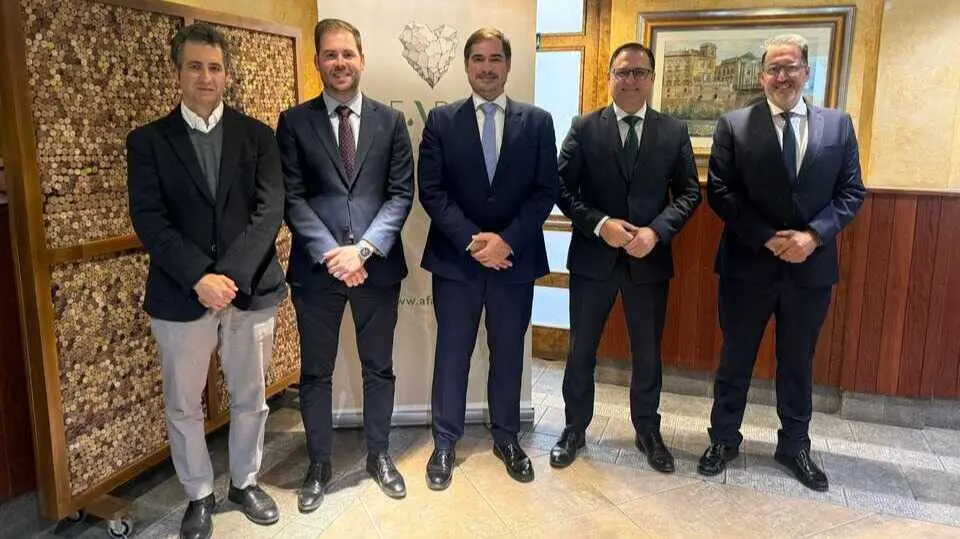 El presidente de Afarem, Eduardo Mart&iacute;n Pignatelli, junto a Federico Miralles, director general de Industria y Energ&iacute;a de la Regi&oacute;n; Javier Roll&aacute;n, director general de Ordenaci&oacute;n del Territorio; y Jos&eacute; Hern&aacute;ndez, presidente de Frecom. (Frecom)