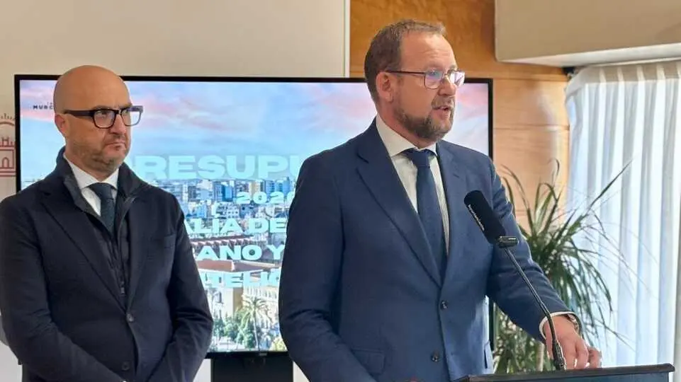 El concejal de Desarrollo Urbano y Ciudad Inteligente del consistorio murciano, Jos&eacute; Guill&eacute;n, presenta los presupuestos de su concejal&iacute;a. (Ayuntamiento de Murcia)