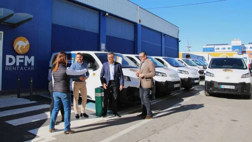 Toyota Labasa entrega las primeras furgonetas Proace a DFM Rent a Car. (Disfrimur)