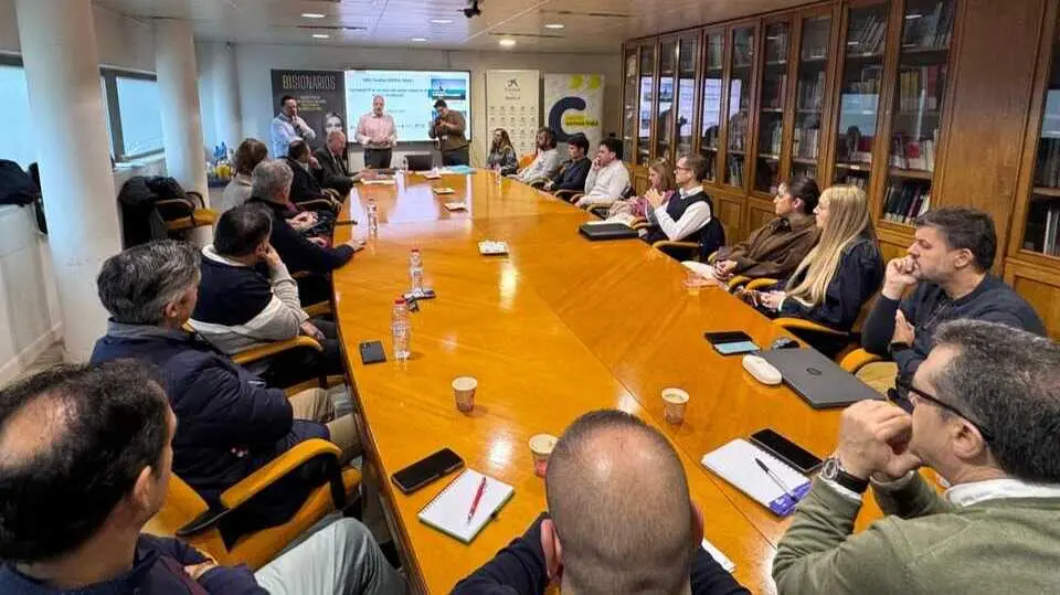 Un momento de la jornada-taller organizada por el Gobierno regional, CaixaBank Dualiza, CROEM y FREMM para analizar el modelo de FP Dual. (CaixaBank)