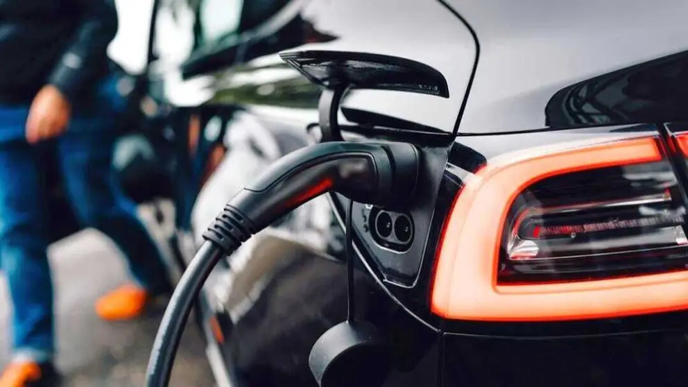 Un punto de recarga para veh&iacute;culos el&eacute;ctricos. (Aedive)