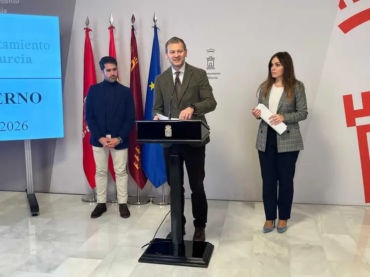 El concejal de Pedan&iacute;as y Vertebraci&oacute;n Territorial, Marco Antonio Fern&aacute;ndez, (en el centro) durante su intervenci&oacute;n. (Ayto. de Murcia)