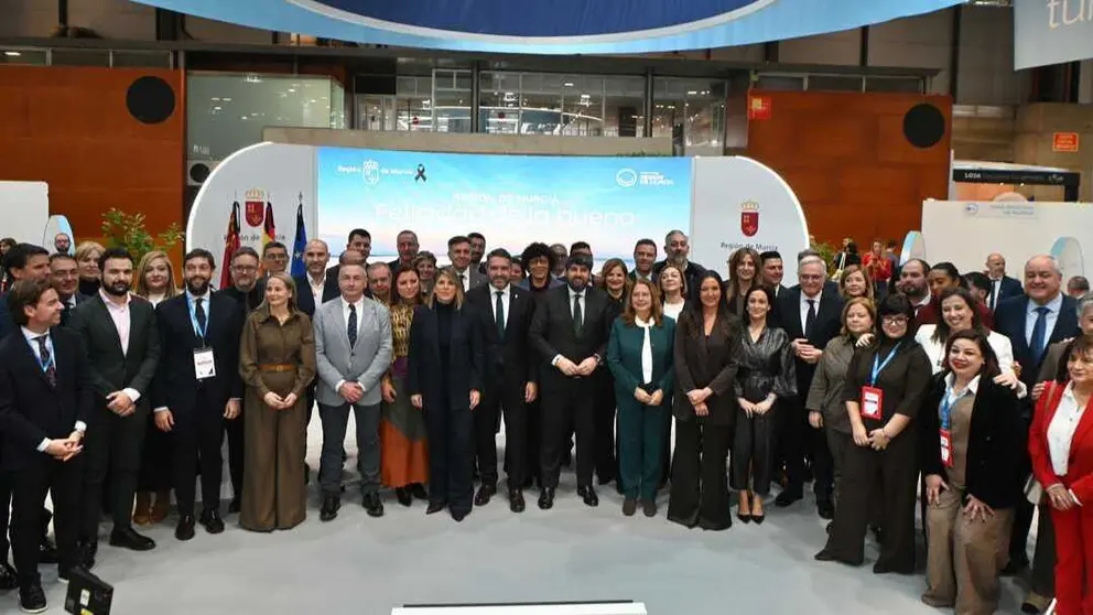 El jefe del Ejecutivo auton&oacute;mico, Fernando L&oacute;pez Miras, preside el acto central conmemorativo del D&iacute;a de la Regi&oacute;n de Murcia en Fitur. (CARM)