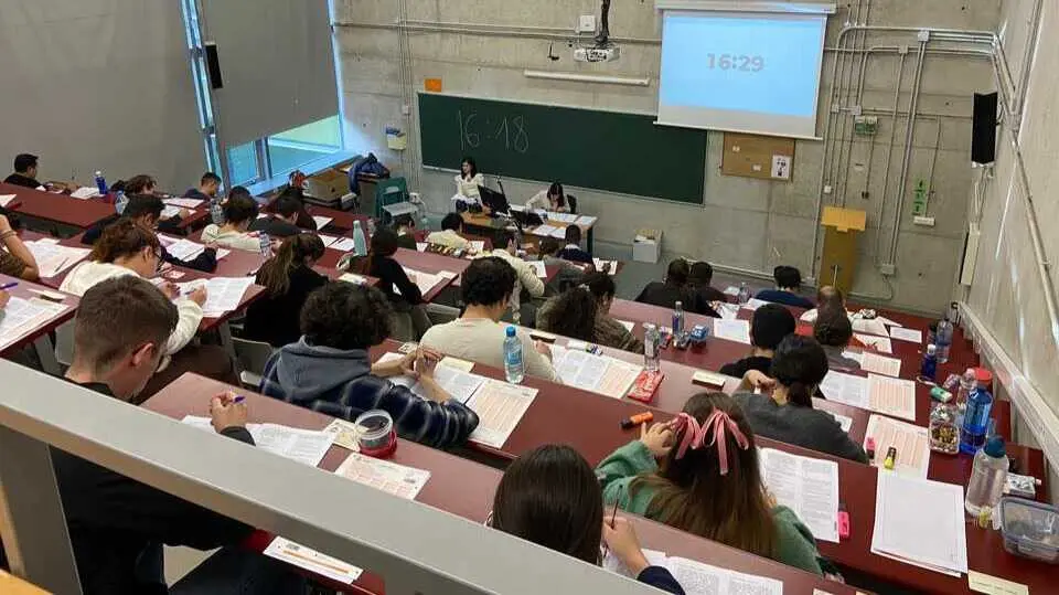 Foto del examen MIR 2025. (CARM)