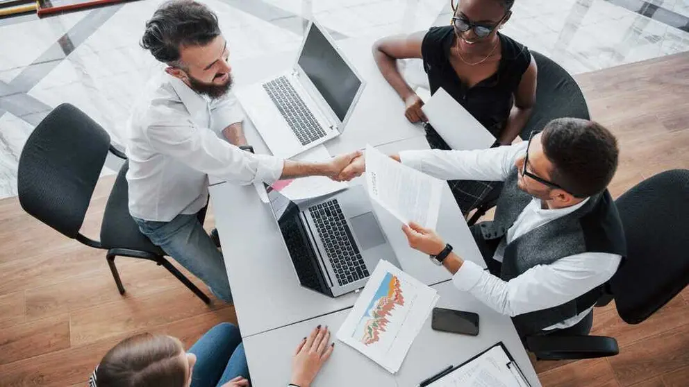 Acuerdo empresarial. (Freepik)