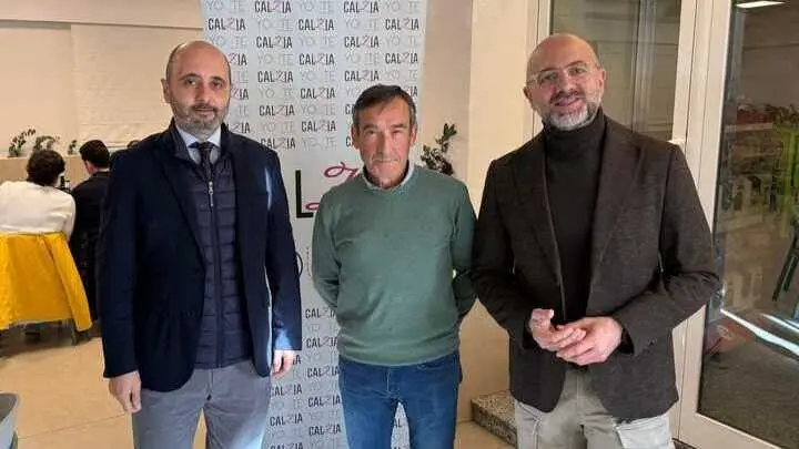 El director del Info, Joaqu&iacute;n G&oacute;mez, junto con el  presidente de Calzia, Juan Romero, y el director, Salvador G&oacute;mez. (CARM)