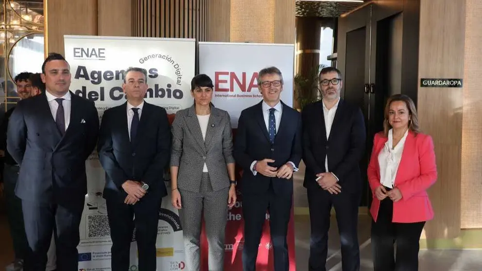 Autoridades durante la clausura del programa &lsquo;Agentes del Cambio&rsquo; de ENAE. (ENAE)